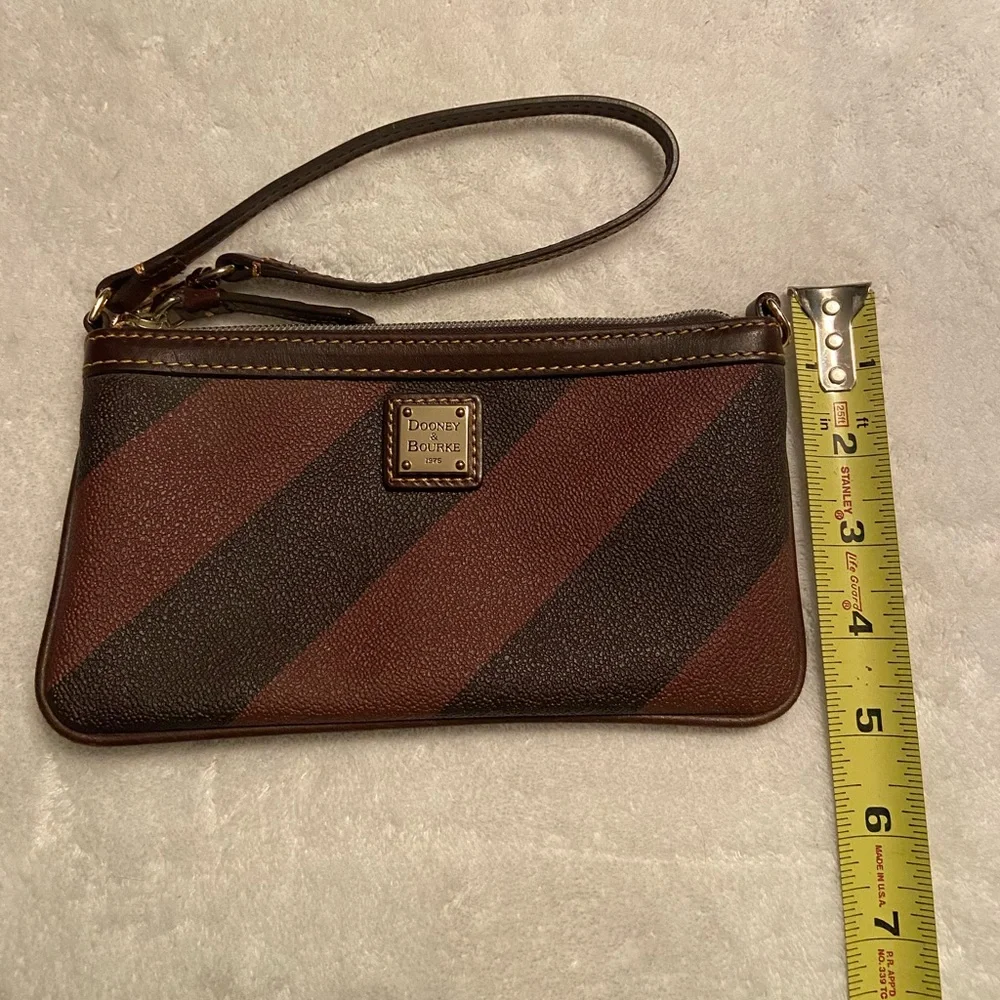 NWOT Dooney & Bourke wristlet